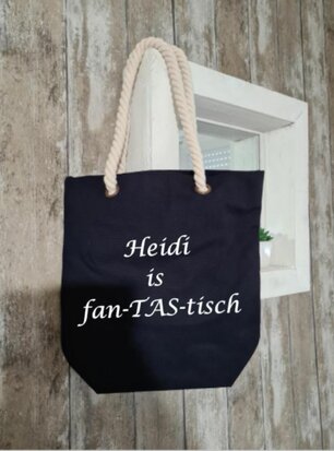 ... IS FAN-TAS-TISCH SMALL